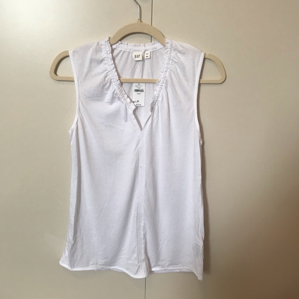 ⭐️4/$20⭐️NWT Gap White Tank XS